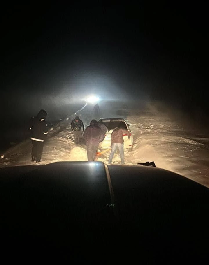 Qys qysyp tur: Eki aýdanda tótenshe jaǵdaı jarııalandy