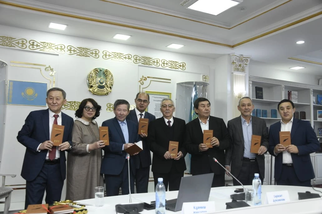 «Sary tentek» atanǵan aqynnyń  kitaby oqyrmanǵa jol tartty