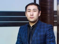 "Qaltamda 30 teńge ǵana bar edi": Ánshi basynan ótken qıyndyqtardy baıandady