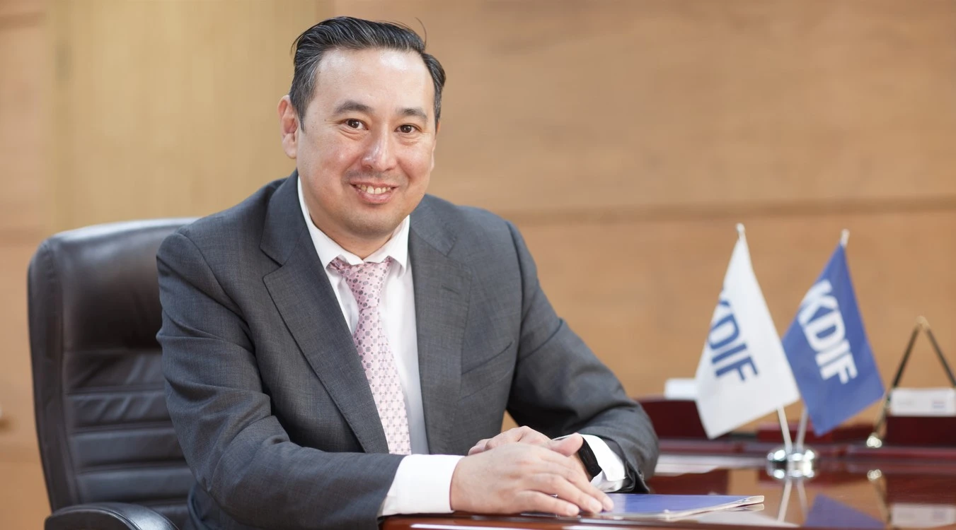 Azamattar aqshasyn qaıda saqtaıdy?