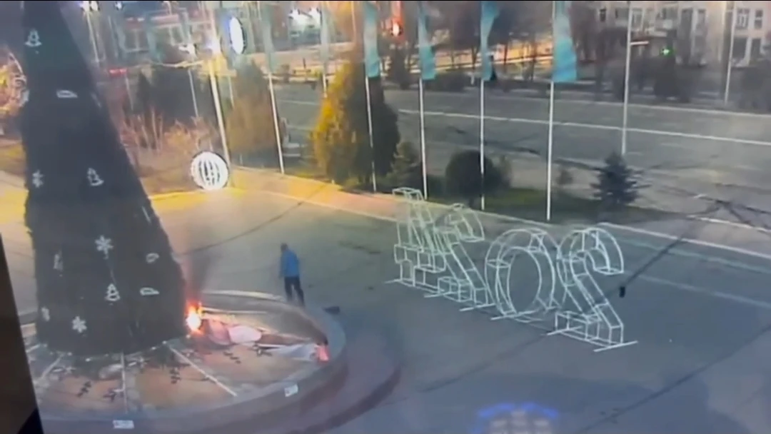 Jańajyldyq shyrshany qasaqana órtegen kúdikti ustaldy