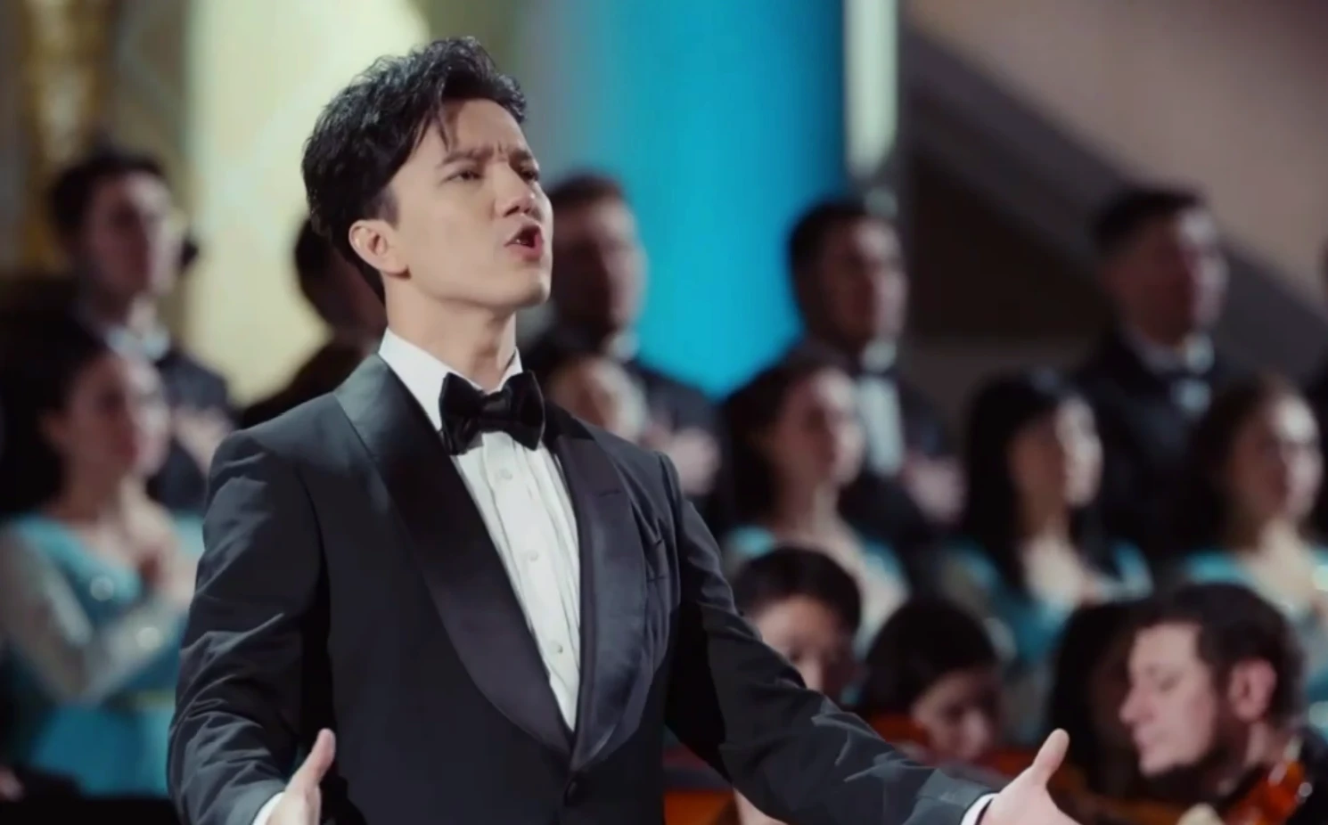 Dımash Qudaıbergen Qazaqstannyń Ánuranyn oryndady