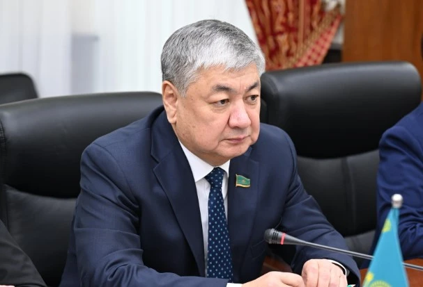 Aldymyzda bıik maqsat tur