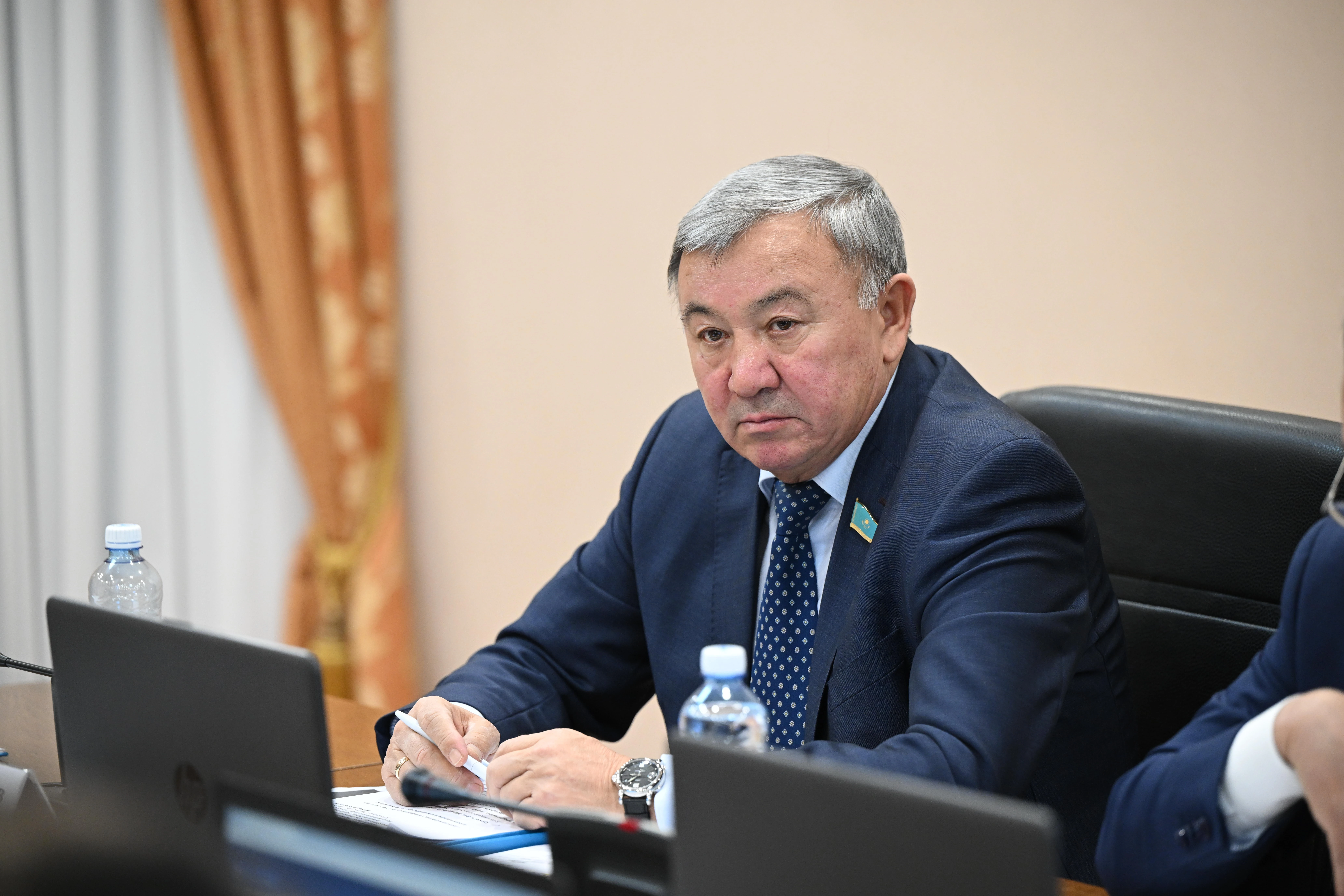 О́tkenge – salaýat, bolashaqtan  – úmit