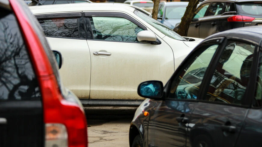 Elimizde oń jaq rýldi kólikterdi ákelýge ýaqytsha tyıym salyndy