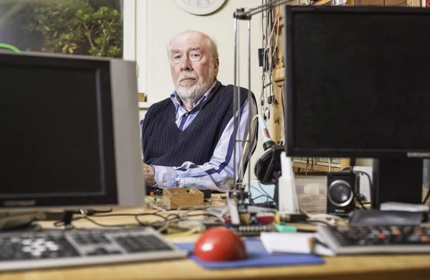 IT-diń atasy dúnıeden ótti