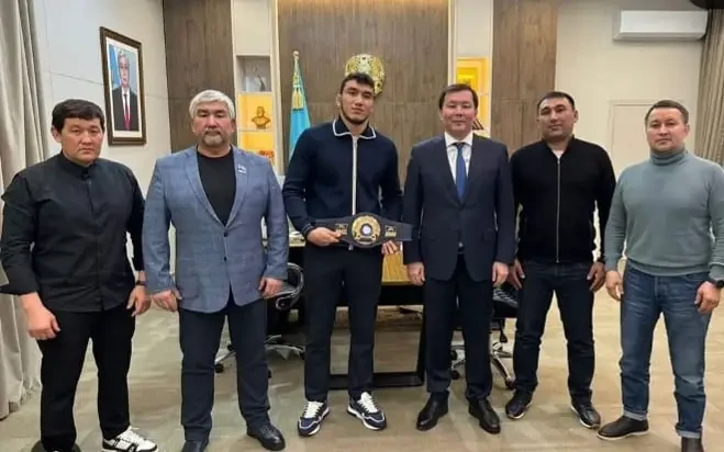 Aqtóbe kásipkerleri álem chempıony Rızabek Aıtmuhanǵa bir úıir jylqy atady