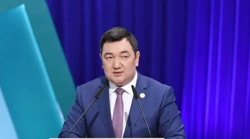 «Tarıhty jańylys bilý - qasiret». Darhan Qydyráli mektep oqýlyǵyn qaıta jazýdy usyndy