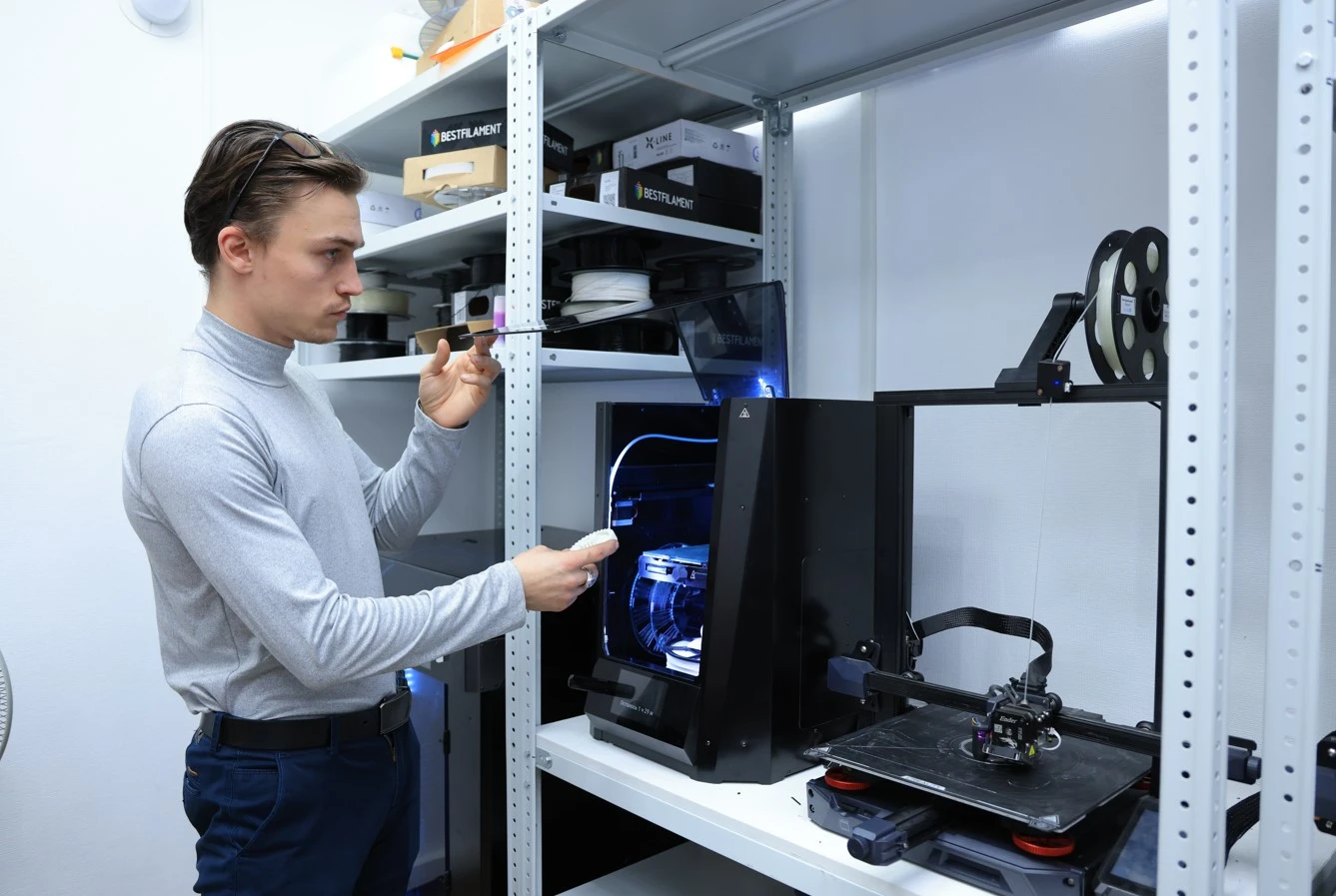 3D kóshirme jasaıtyn kásiporyn