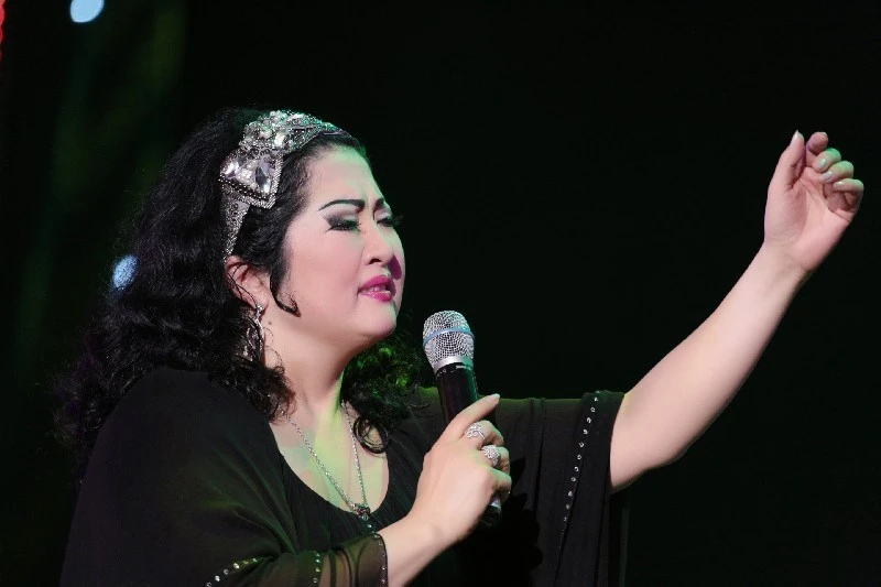 "Qyzdyń jasyn elegenine rahmet". 60 jasqa tolǵan Maqpal Júnisova Prezıdentke alǵys aıtty