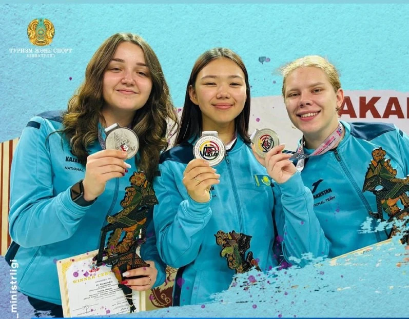 Qyzdarǵa kúmis medal buıyrdy