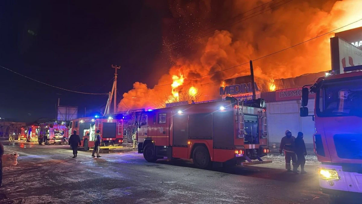«Alapat órt»: Shymkentte qurylys dúkenderi men qoımalar otqa orandy