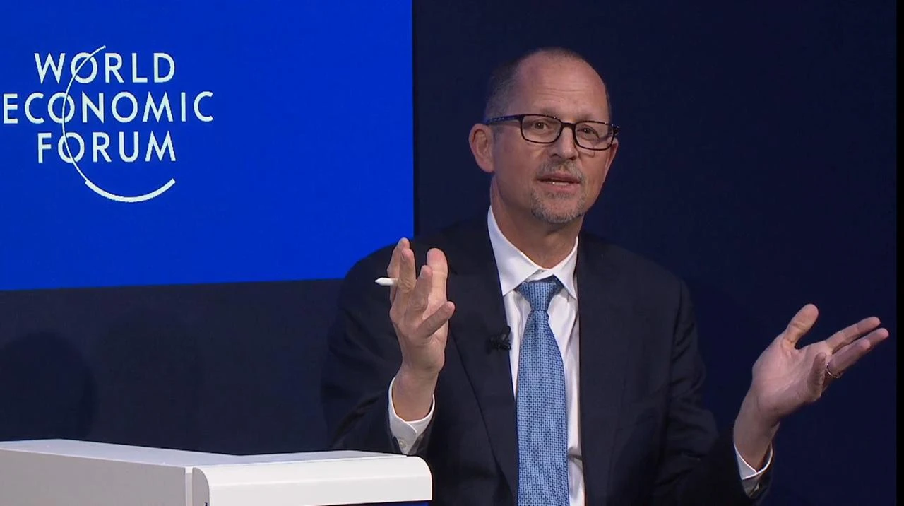 Ǵylym jáne joǵary bilim mınıstrligimen yntymaqtastyq nyǵaıa beredi - Coursera bas dırektory