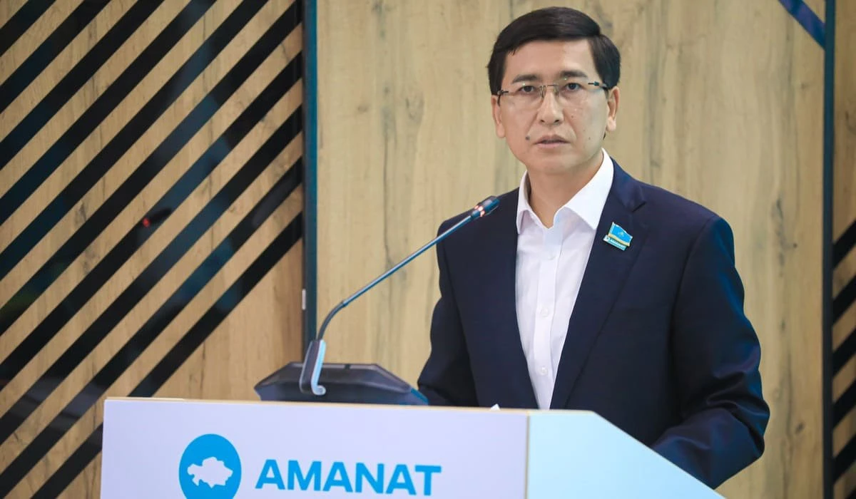 «Aýylǵa barsa, 9 mıllıon teńge alady». Depýtat kótermeaqy kimderge beriletinin aıtty