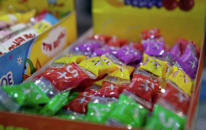 Baǵasy arzan, kózdiń jaýyn alatyn zııandy taǵamdardy tekserý kerek - senator