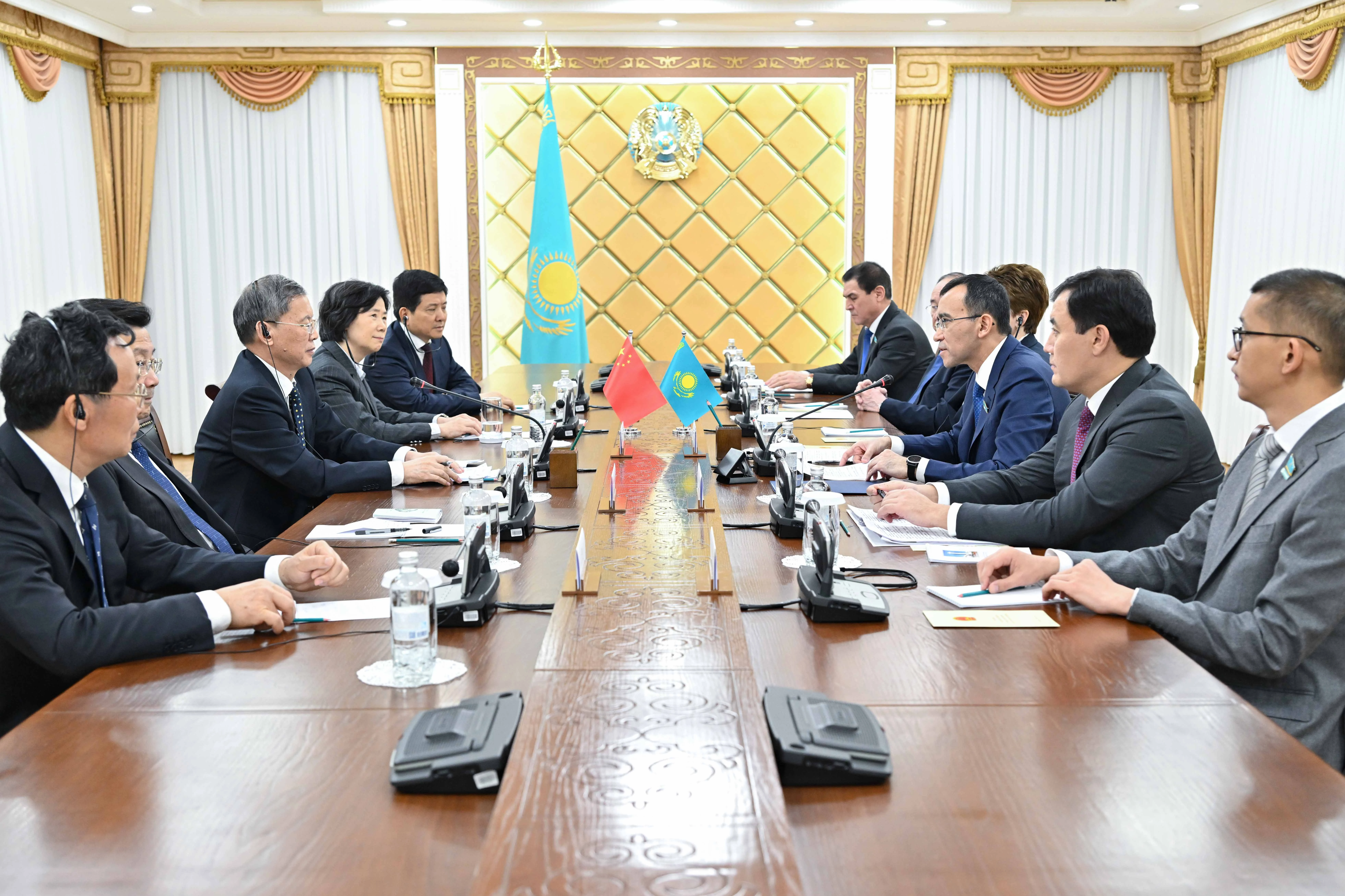 Qazaqstan men Qytaı arasynda ǵasyrdan beri dostyq dıalog ornaǵan – M.Áshimbaev