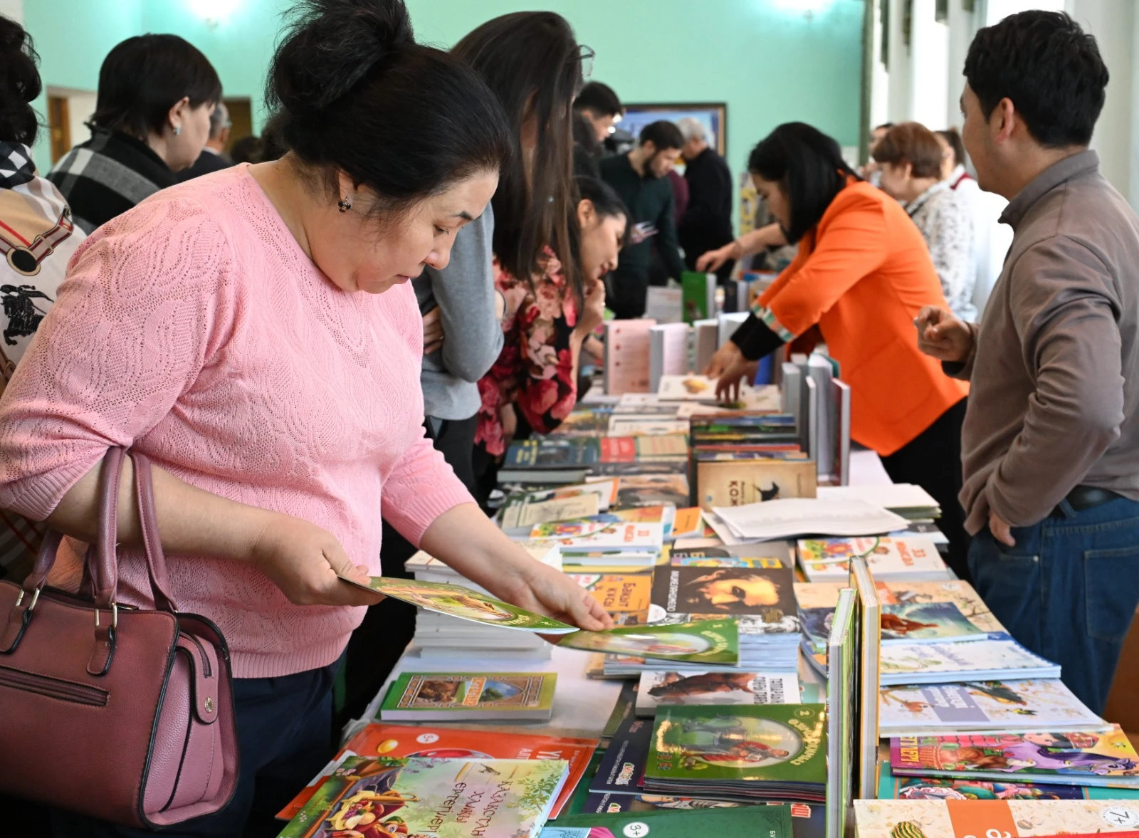 Jetisýda kitap jármeńkesi ótip jatyr