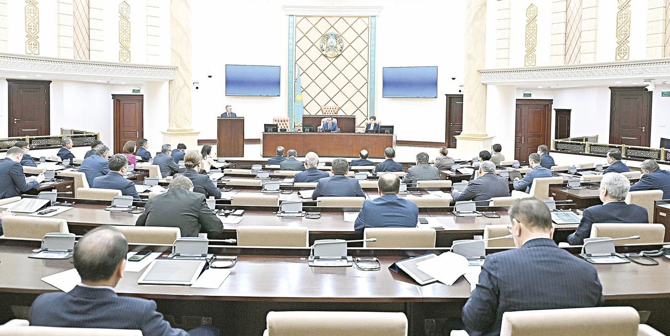 О́ńirdiń ózekti máseleleri kóterildi