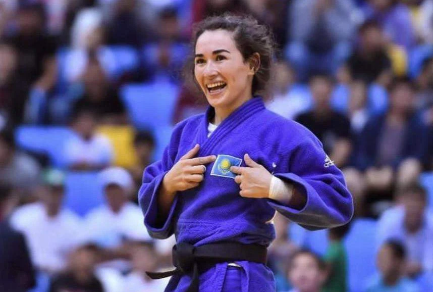 Júlde alǵan Ábıba ǵana