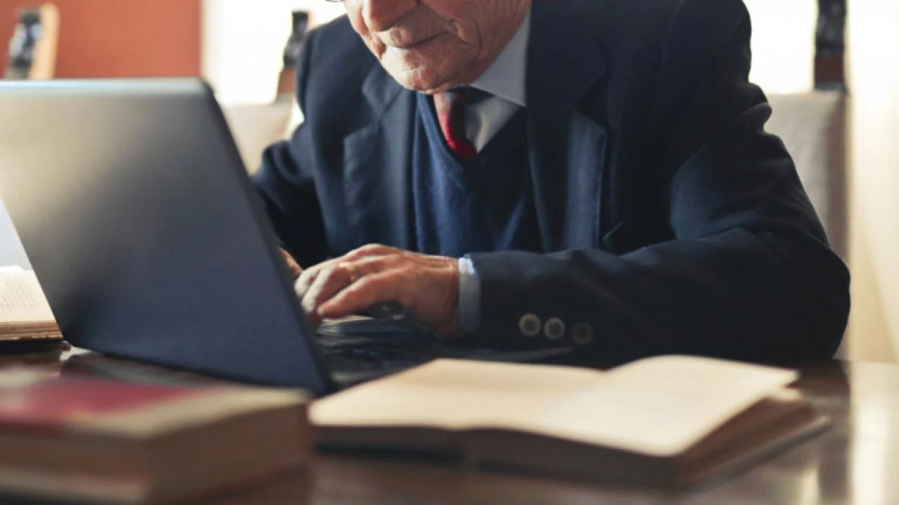 Egde tartqan adamdar. «Kúmis jas» jobasymen neshe adam jumysqa ornalasqany aıtyldy