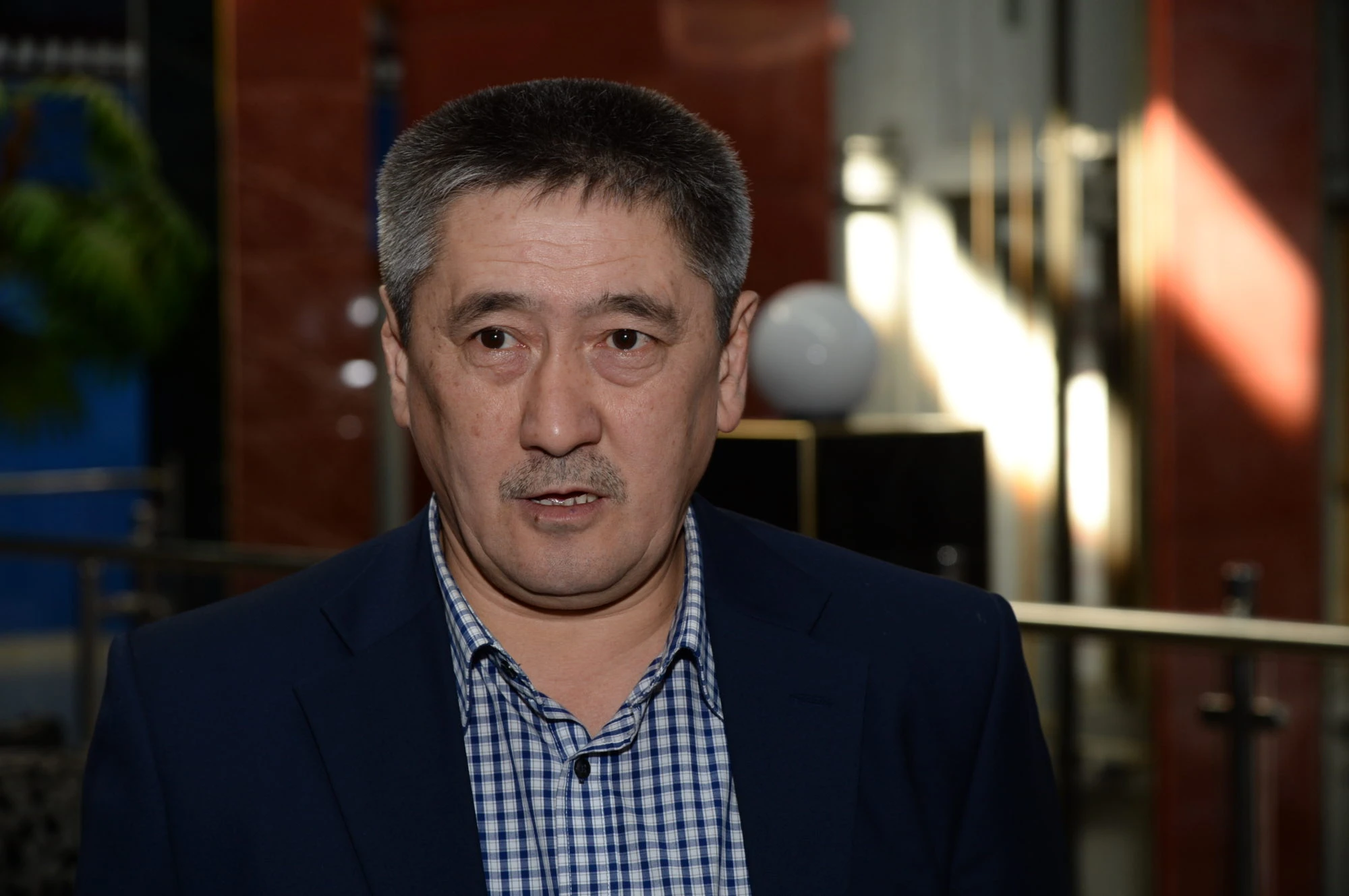 «Jaraly sezimdi» túsirý úshin Tasmaǵambetovtiń úıin jalǵa aldyq - Erkin Raqyshev