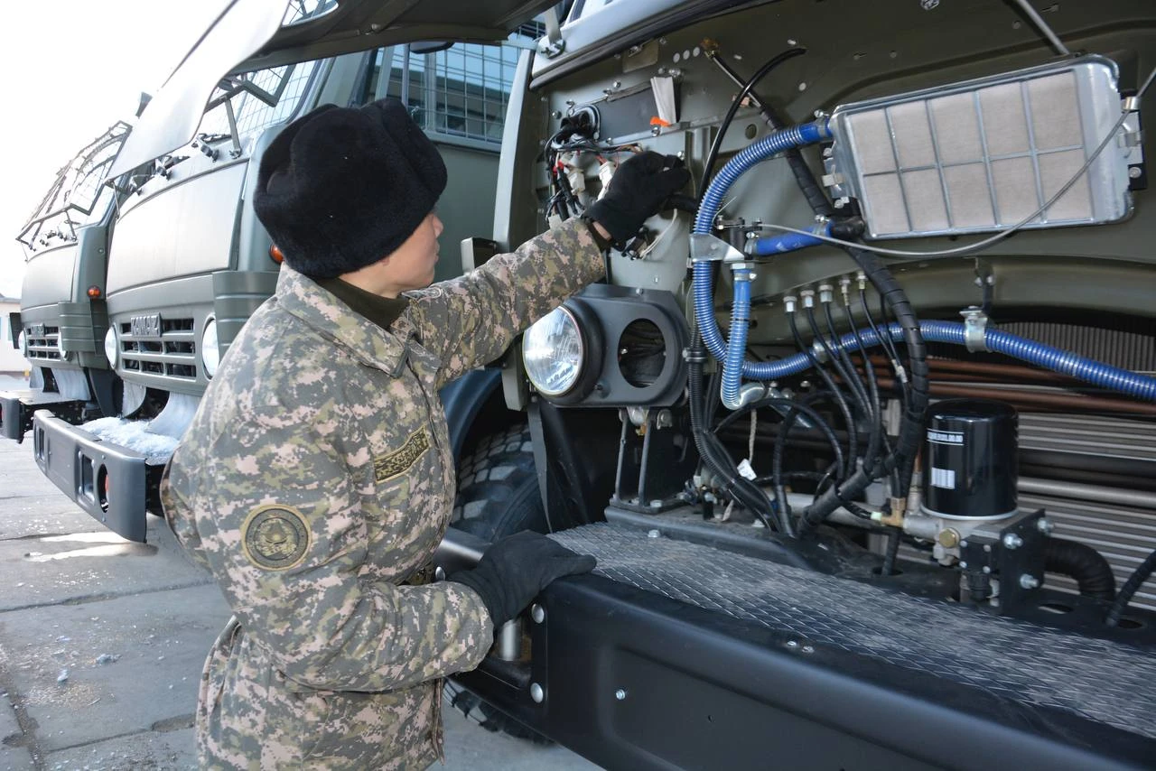 Aqtaýda teńiz jaıaý áskeri brıgadasy jańa tehnıkamen tolyqty