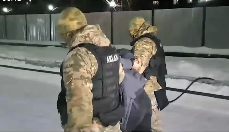 Jedel járdem júrgizýshisin urǵan kúdikti qaı jaqta ustaldy?