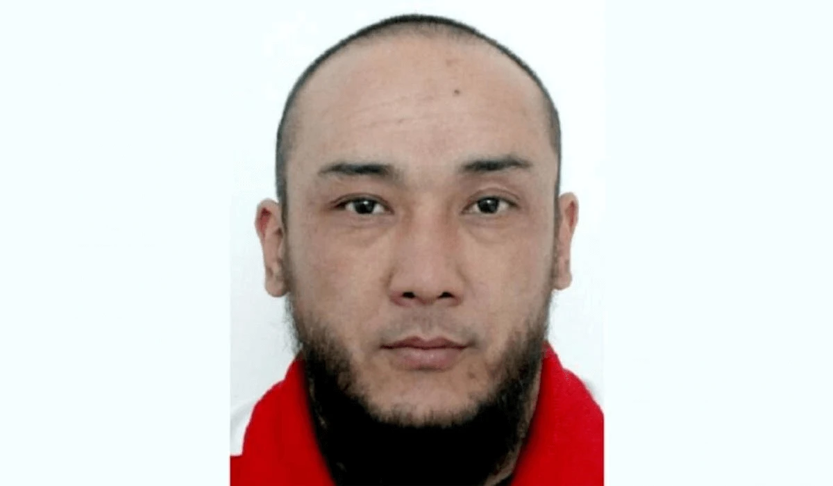 Qaraǵandyda jedel járdem kóliginiń júrgizýshisin urǵan er adam qamaýǵa alyndy