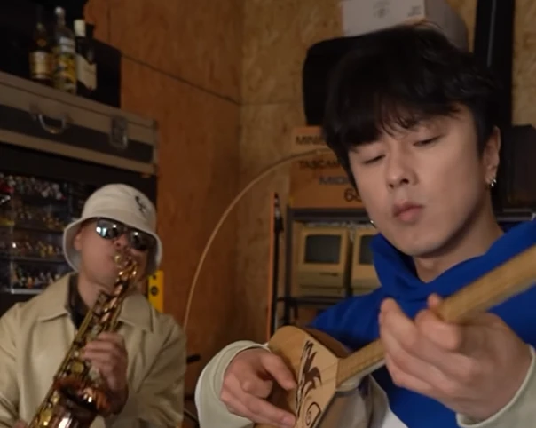 Shámshiniń ánin shyrqaǵan káris ánshisi tyńdarmannyń erekshe yqylasyna bólendi