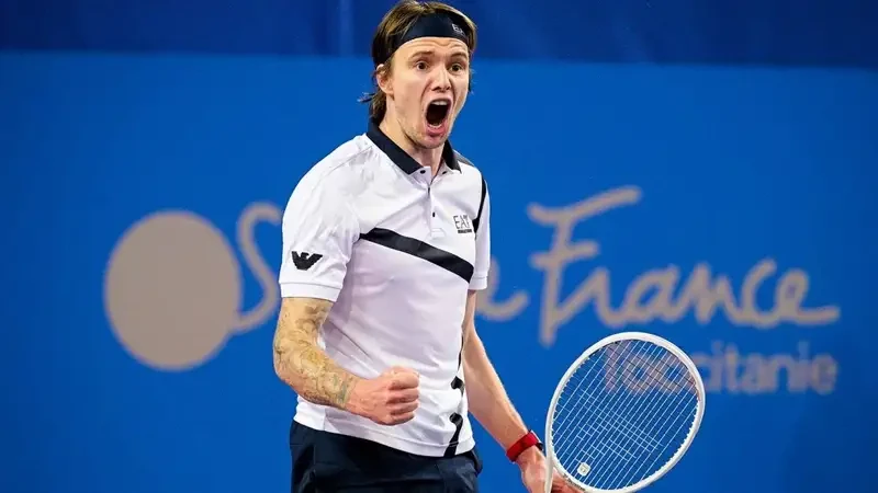 Býblık 23-orynǵa kóterildi