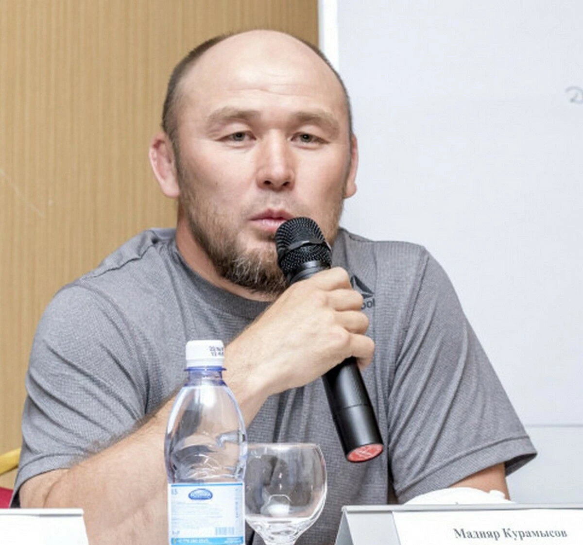 «Rızabektiń qydyrýdan qoly tımedi». Bas bapker álem chempıony nege jeńilgenin aıtty