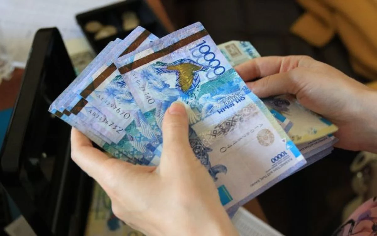 «Týystaryna aýdarǵan». Mektep esepshisi  90 mıllıon teńge jymqyrdy degen kúdikke ilindi