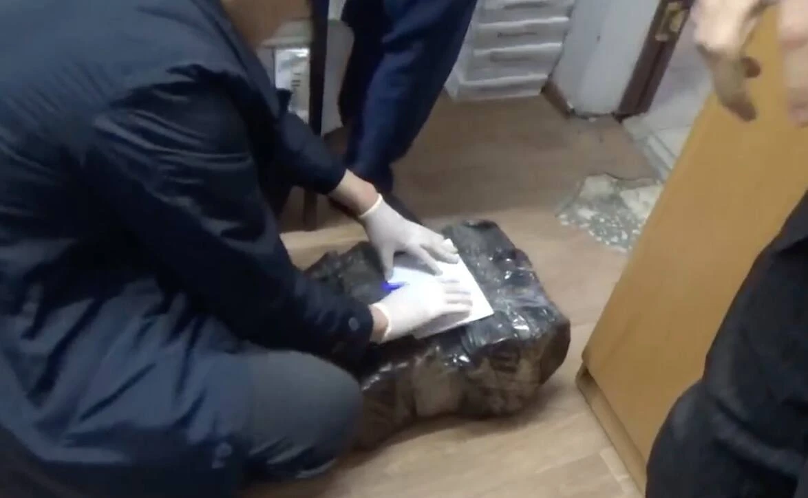 Qylmystyq top júrgizýshi kýáligin zańsyz berýmen aınalysqan – polısııa