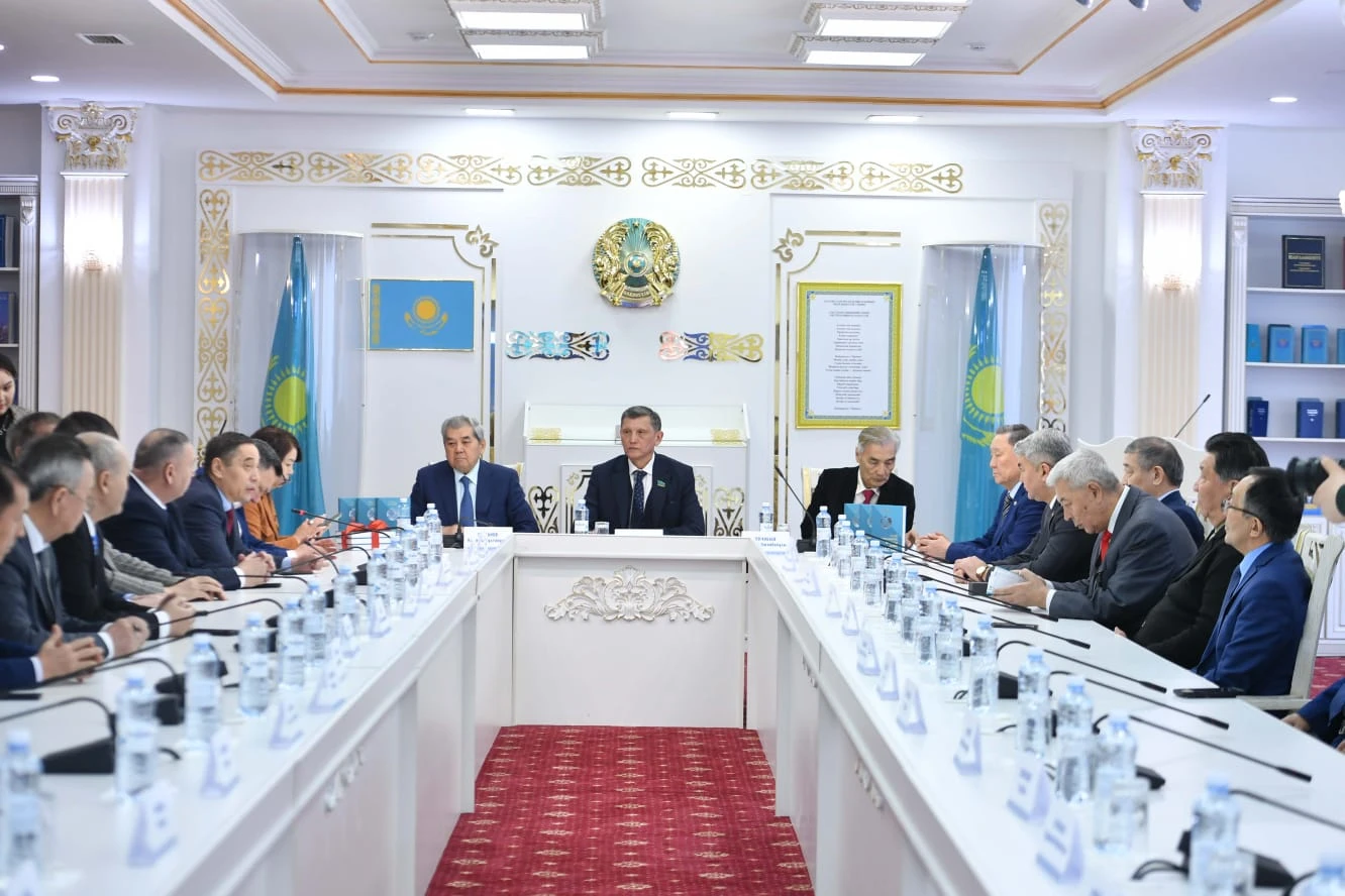 «Reseı memlekettik dýmasy jáne Qazaqstan» kitabynyń tusaýkeseri ótti