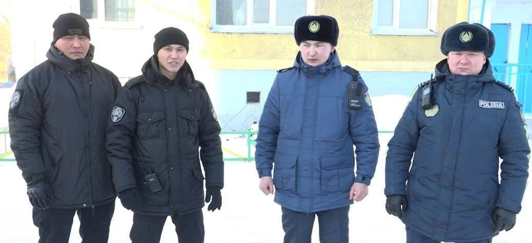 Kókshetaý polıseıleri tuǵyndardy órtten qutqardy