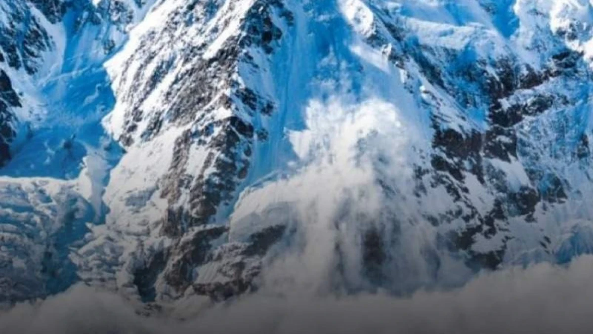 Almaty taýlarynda toǵyz qar kóshkini júrdi