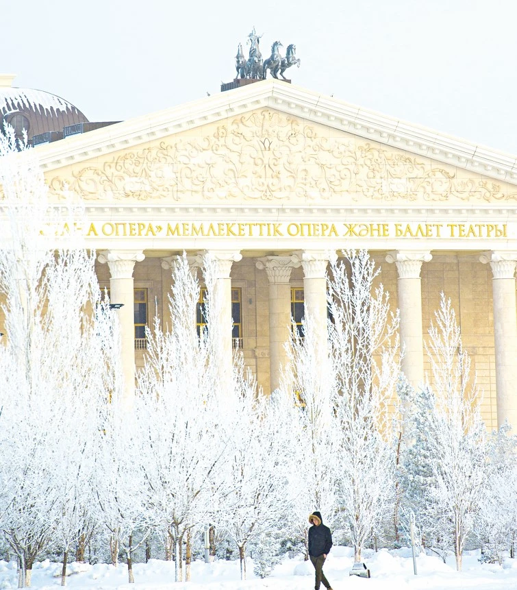 Mádenıetine qamqor qaǵan da, halyq ta baqytty