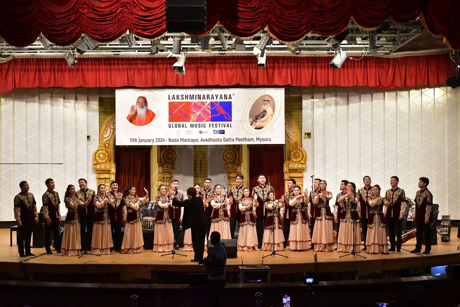 Úndistandy baýrap úlgerdi