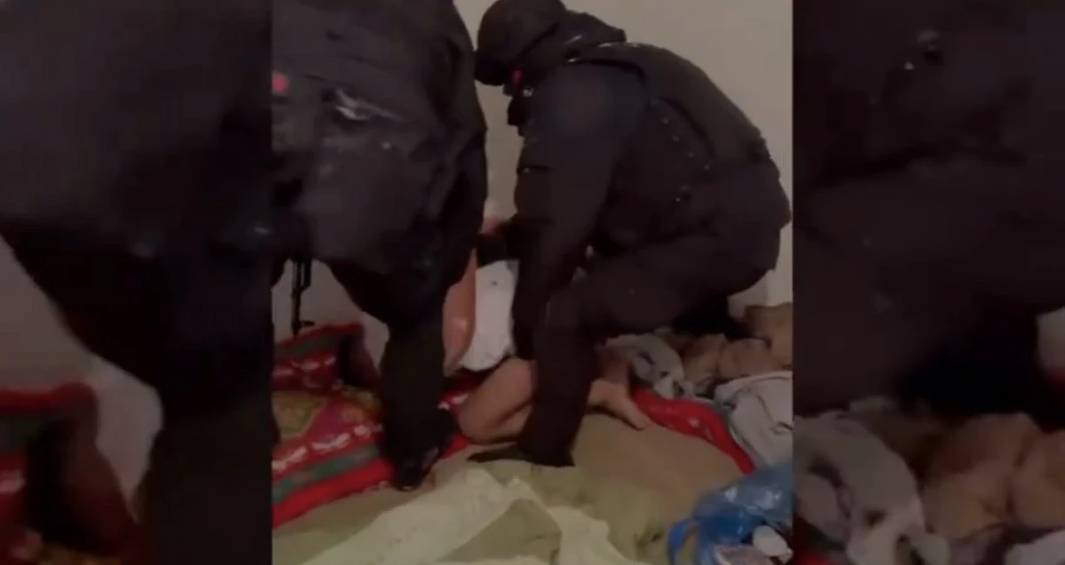 «Aıaq-qolyn baılap tastaǵan»: Uzynaǵashta balalardy tópelep urǵan er adam ustaldy