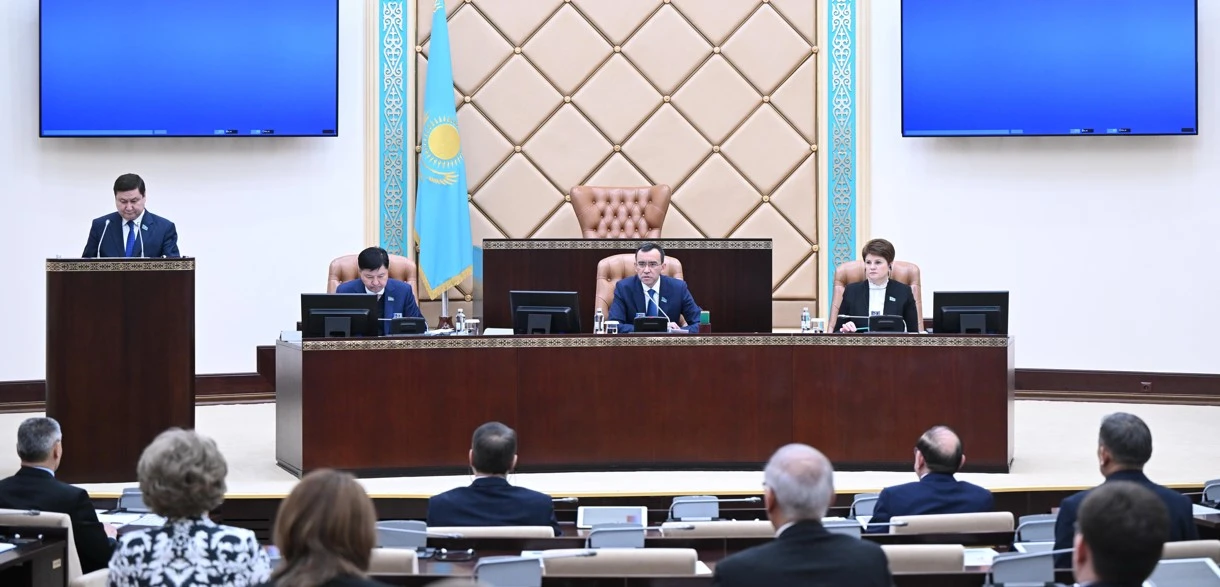 Temirjol salasyn reformalaý naqtylandy