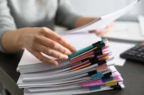 Maqtaaralda esepshi ekonomıkalyq tekserýden keıin ózine qol jumsady