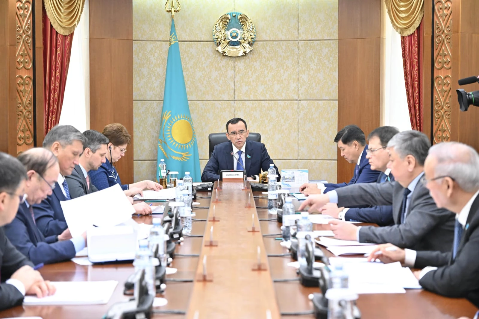 Senatorlar bıznesti jaqsartýǵa baǵyttalǵan zańdy qaraıdy