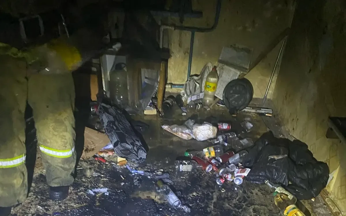 «Sóndirilmegen shylymnan tutanǵan ot»: Jataqhana órtenip, 40 adam evakýasııalandy