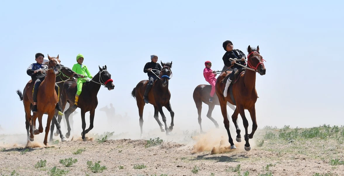 Jylqydan nege jyraqtap baramyz?
