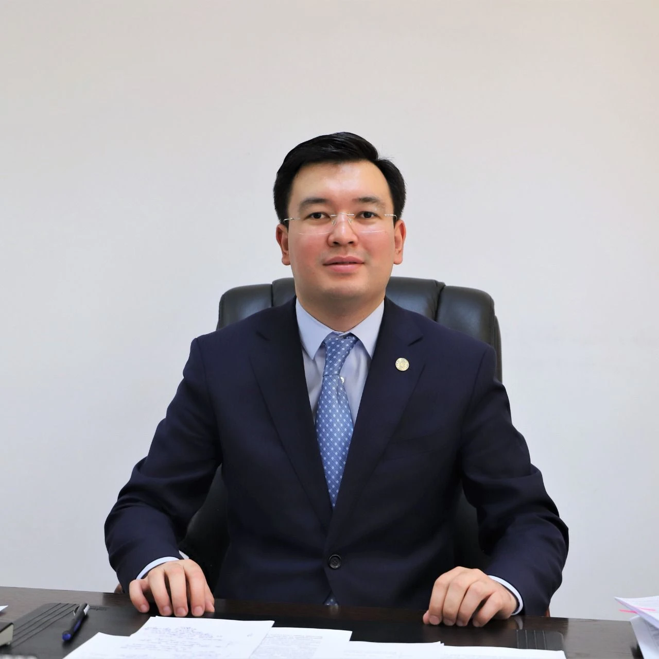 Mindet – adal eńbek etý