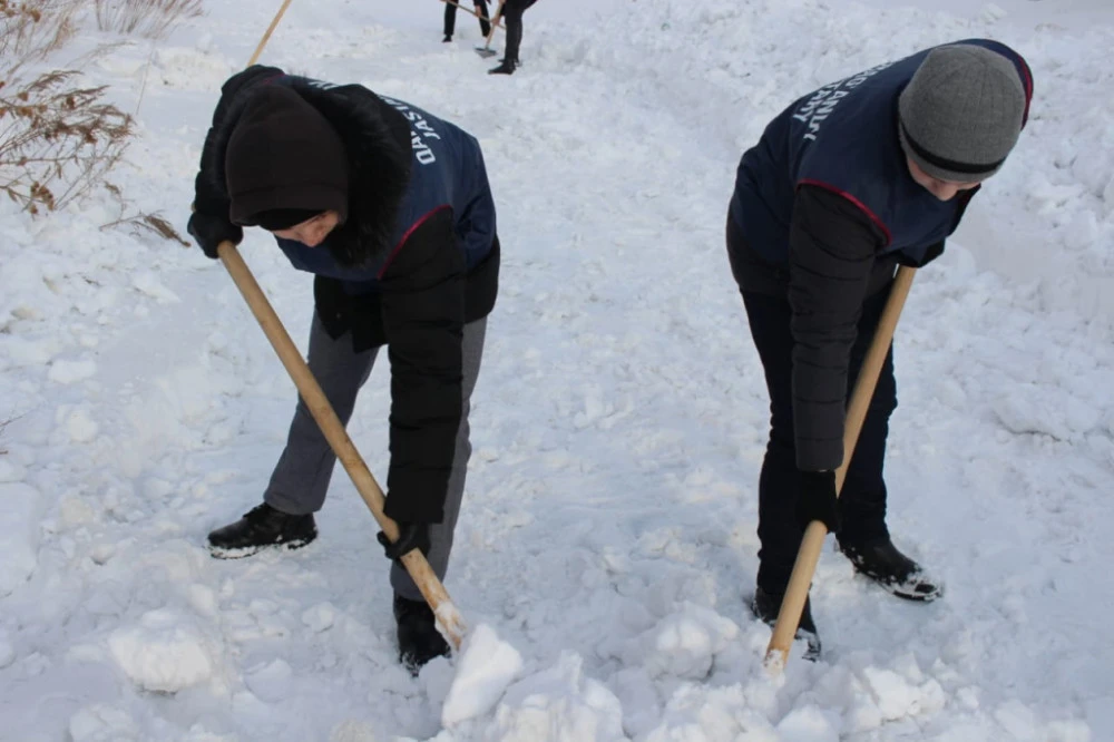 Qar kúrep, qarttarǵa kómektesti