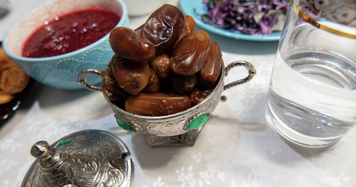 Oraza ustaǵanda ashyqpas úshin qalaı tamaqtaný kerek?