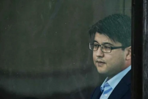 Bıshimbaevqa eki bap boıynsha aıyp taǵyldy. Is sotqa tústi