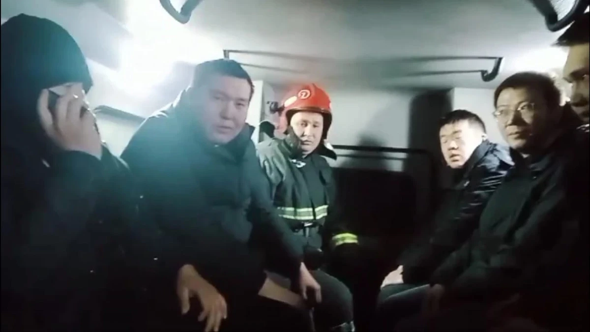 «Tórteýi sheteldik»: Qar qursaýynan 7 adam qutqaryldy