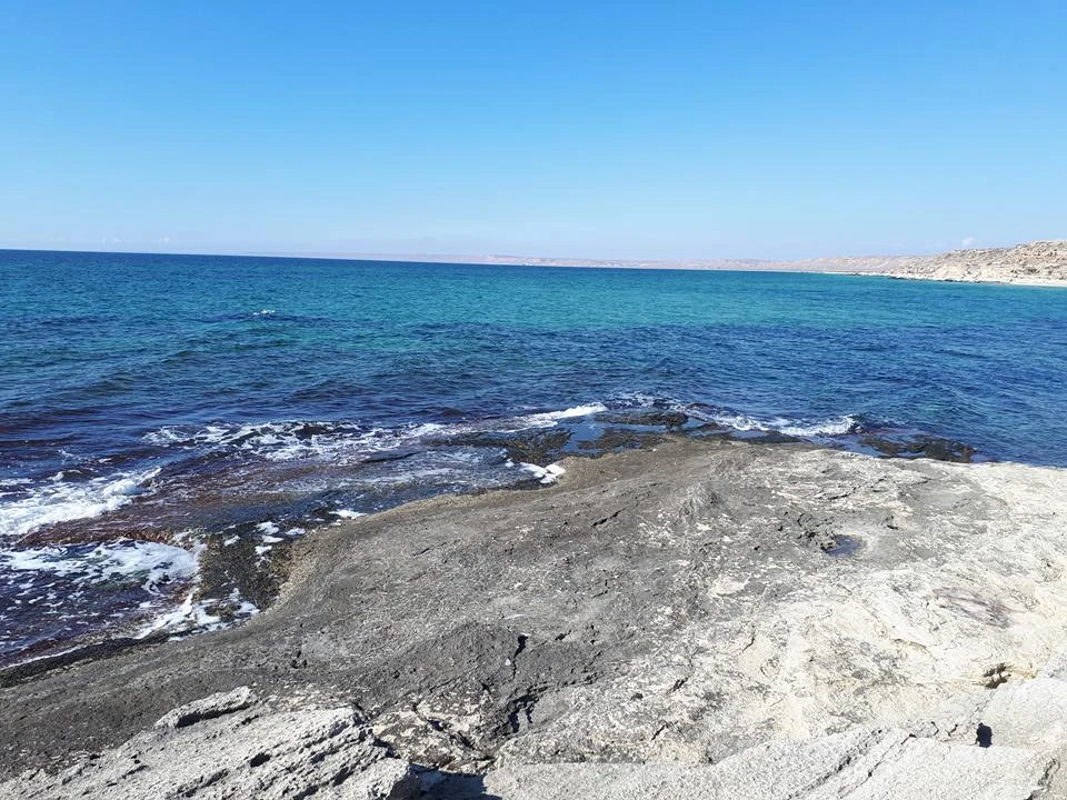 Kaspıı teńiziniń jaǵalaýy taıyzdanyp barady (vıdeo)